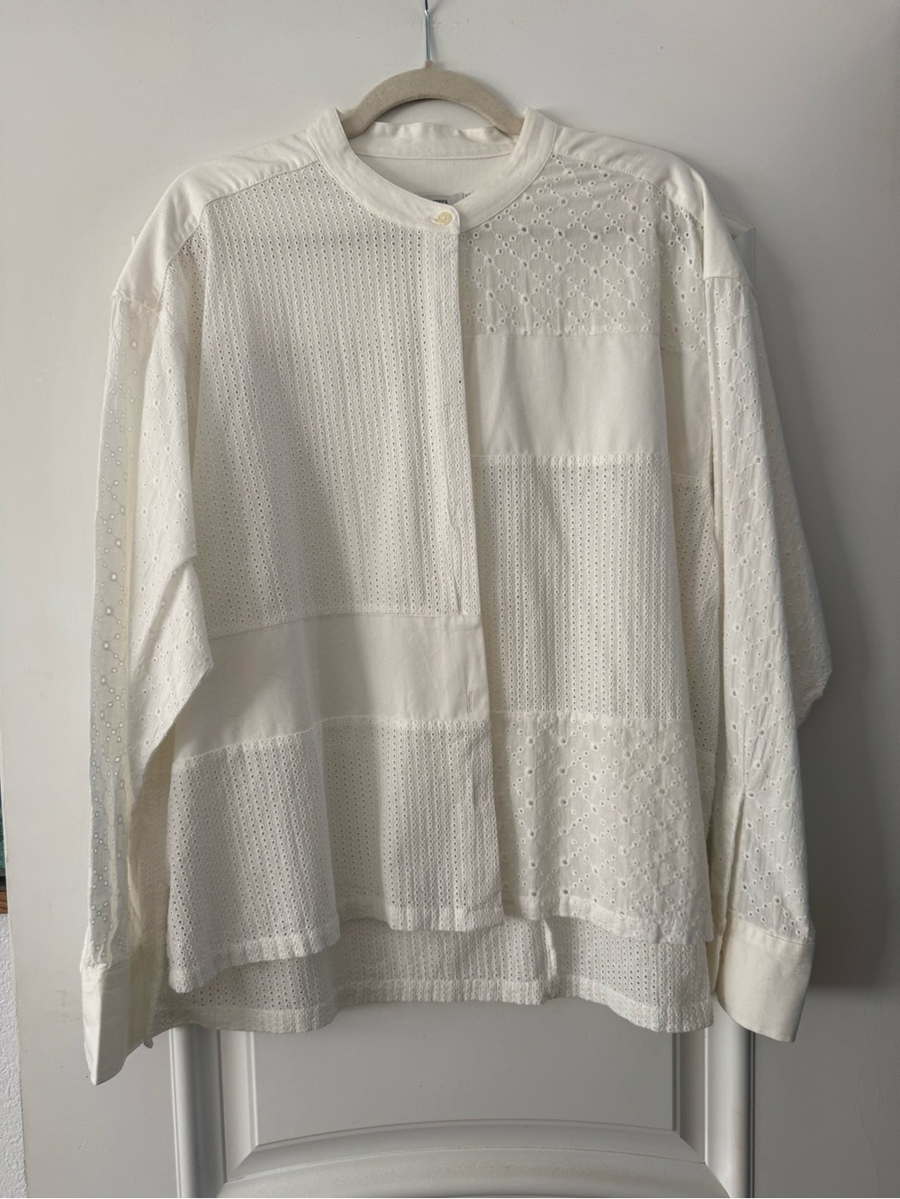 CLOSED /// White Eyelet Button-Down Women's Shirt Size - Picture 5 of 13